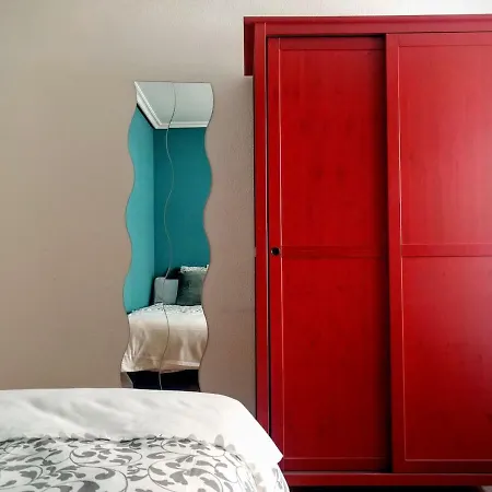 A Pocos Minutos Del Centro Con Parking Gratis En El Edificio Nº Registro Vu-74