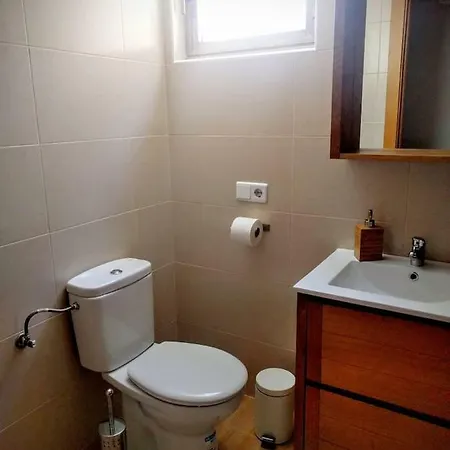 A Pocos Minutos Del Centro Con Parking Gratis En El Edificio Nº Registro Vu-74