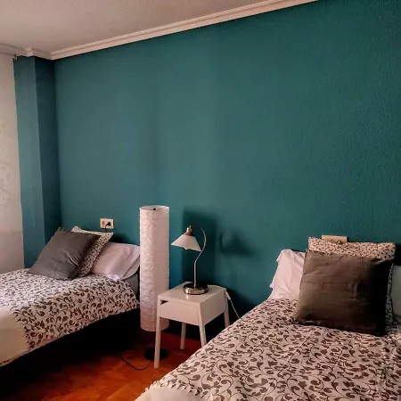 A Pocos Minutos Del Centro Con Parking Gratis En El Edificio Nº Registro Vu-74 アパート