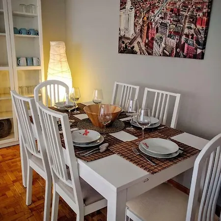 A Pocos Minutos Del Centro Con Parking Gratis En El Edificio Nº Registro Vu-74 *