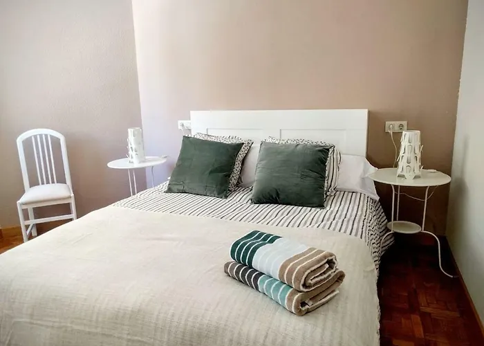 A Pocos Minutos Del Centro Con Parking Gratis En El Edificio Nº Registro Vu-74 Appartement *