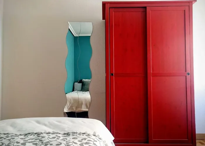 A Pocos Minutos Del Centro Con Parking Gratis En El Edificio Nº Registro Vu-74