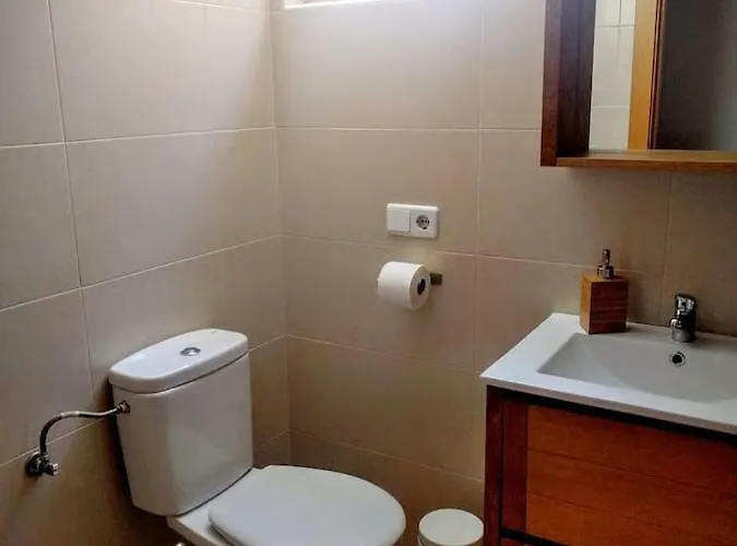 A Pocos Minutos Del Centro Con Parking Gratis En El Edificio Nº Registro Vu-74