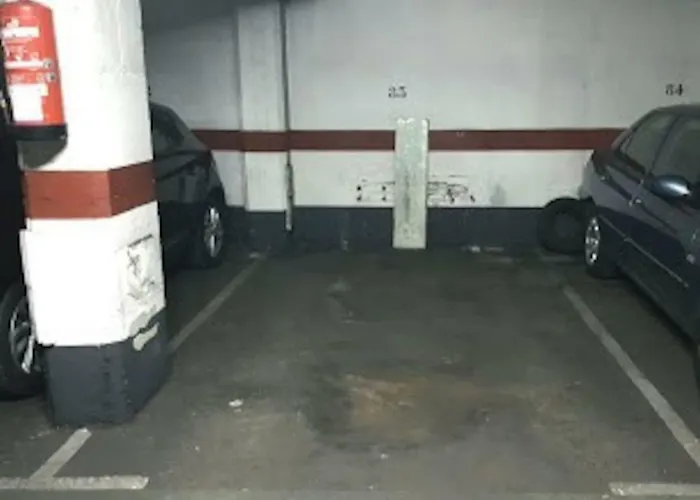 A Pocos Minutos Del Centro Con Parking Gratis En El Edificio Nº Registro Vu-74 * Salamanca