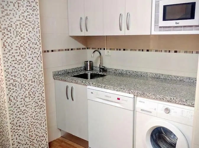 A Pocos Minutos Del Centro Con Parking Gratis En El Edificio Nº Registro Vu-74 * Salamanca